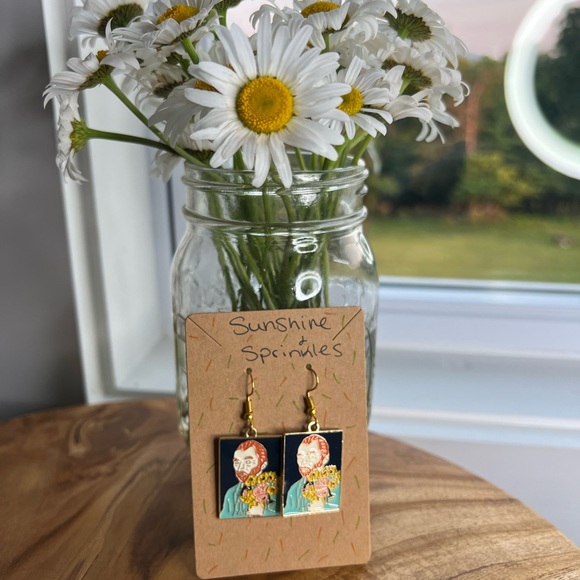 🌻🎨 Van Gogh painting art museum summer fun retro theme earrings novelty - Picture 3 of 7